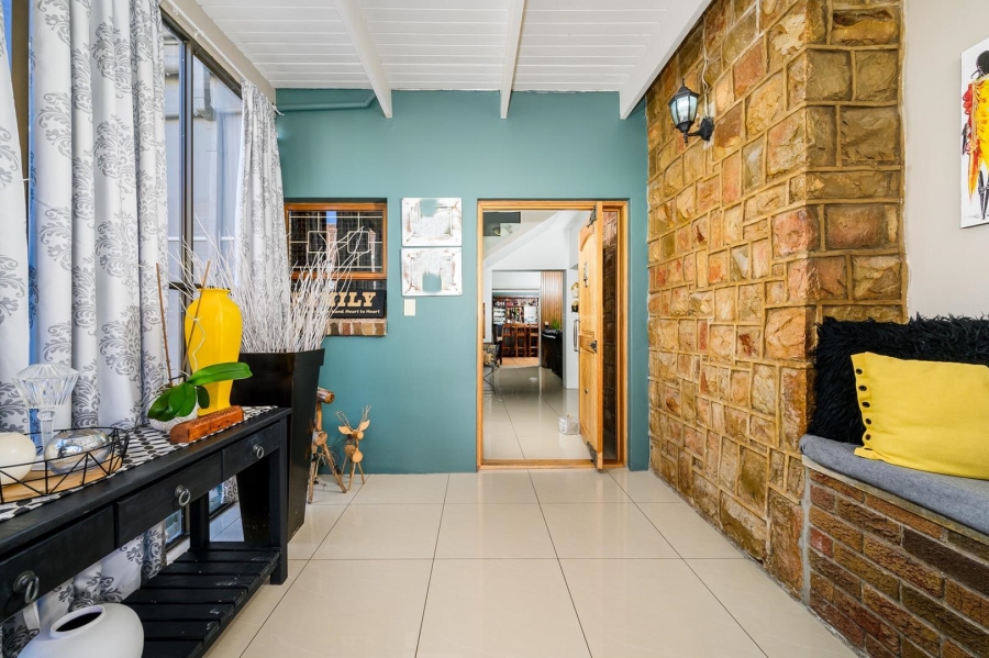 8 Bedroom Property for Sale in Summerstrand Eastern Cape